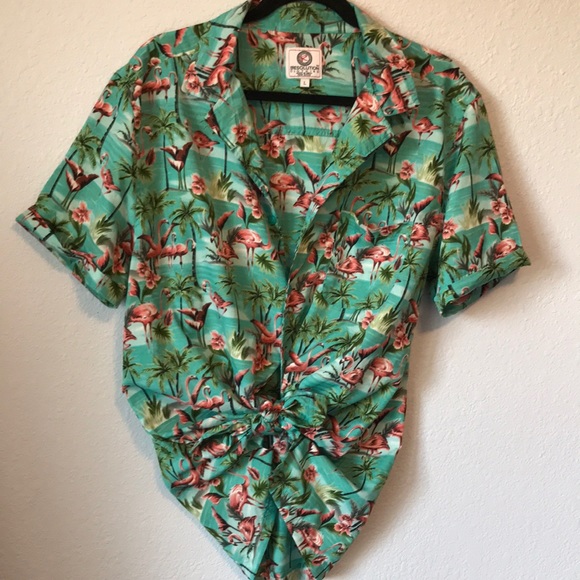 Vintage Tops - Vintage retro shirt with flamingos